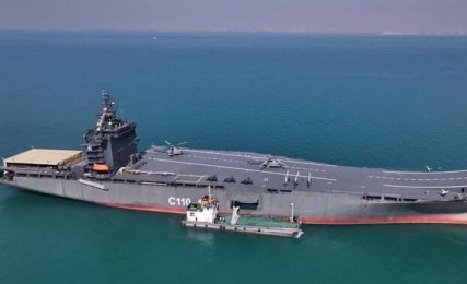 پرونده:هدف قرار گرفتن کشتی پهپادبر جمهوری اسلامی به نام «باقری».jpg