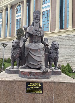 مجمسه کورش بزرگ در موزه ملی دوشنبه پایتخت تاجیکستان.jpg