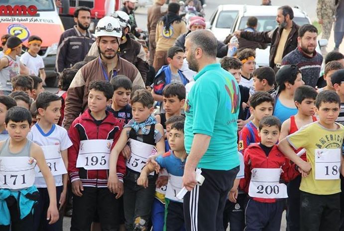 پرونده:برگزاری مسابقه دو میدانی در ادلب تحت کنترل ارتش آزاد سوریه.JPG