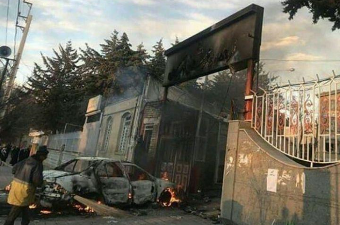 پرونده:تویسرکان- به آتش کشیده شدن فرمانداری- اعتراضات دی‌ماه ۱۳۹۶.PNG
