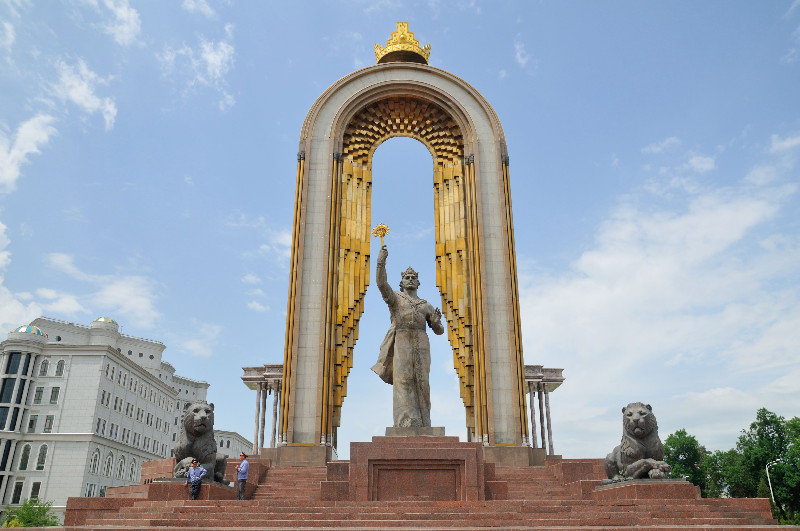 پرونده:بنای یادبود امیر اسماعیل سامانی در شهر دوشنبه پایتخت تاجیکستان.jpg