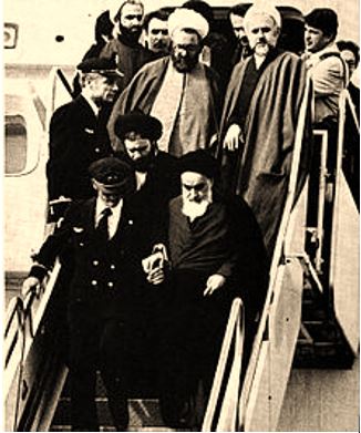 پرونده:حسن لاهوتی همراه با خمینی در پرواز پاریس - تهران.JPG