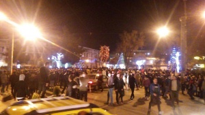 پرونده:اعتراضات شبانه در اعتراضات دی‌ماه ۱۳۹۶.jpg