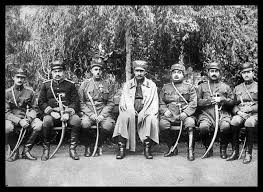 رضاخان در میان افسران قزاق