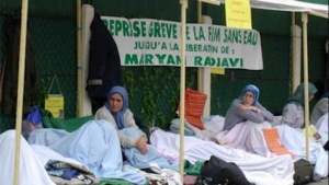 اعتصاب پناهندگان ایرانی در اعتراض به دستگیری مریم رجوی.jpg