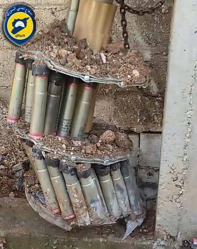پرونده:یک بمب خوشه ای عمل نکرده در حمص - روستای القنطو.jpeg