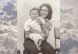 عکسی یادگار از محمد شفایی همراه مادرش.jpg