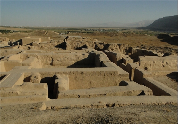 پرونده:تپه باستانی کاخ نسا نخستین پایتخت دوره اشکانیان در عشق‌آباد ترکمنستان.jpg