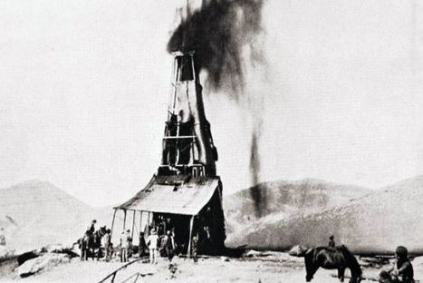 پرونده:اولین فوران چاه نفت در مسجد سلیمان.JPG