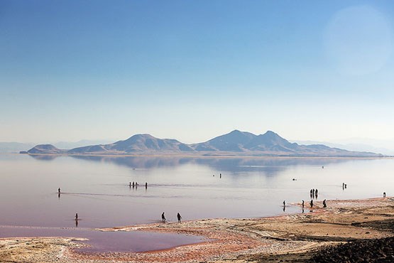 پرونده:نمای دریاچه ارومیه.jpg