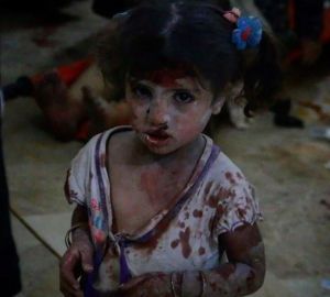 یک کودک در حلب زیر بمباران بشار اسد