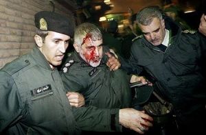مجروح شدن یکی از ماموران نیروی انتظامی در تظاهرات ۸۸