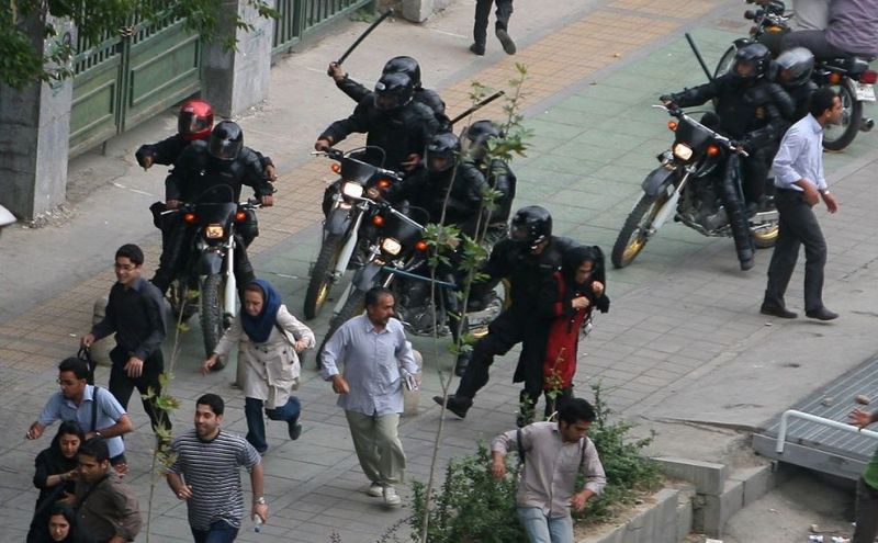 پرونده:درگیری خیابانی ۲۵ خرداد.JPG