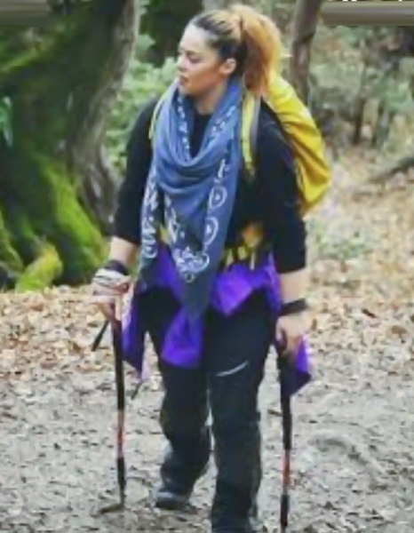 پرونده:غزاله چلابی حین کوهنوردی.jpg