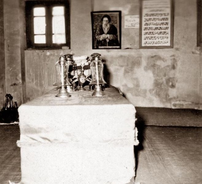 پرونده:مقبره مدرس.JPG