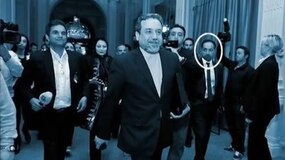 تریتا پارسی پشت سر عباس عراقچی (معاون وزیر خارجه وقت)