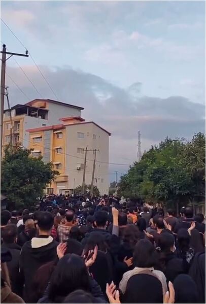 پرونده:۲ چهلم حنانه کیا.JPG