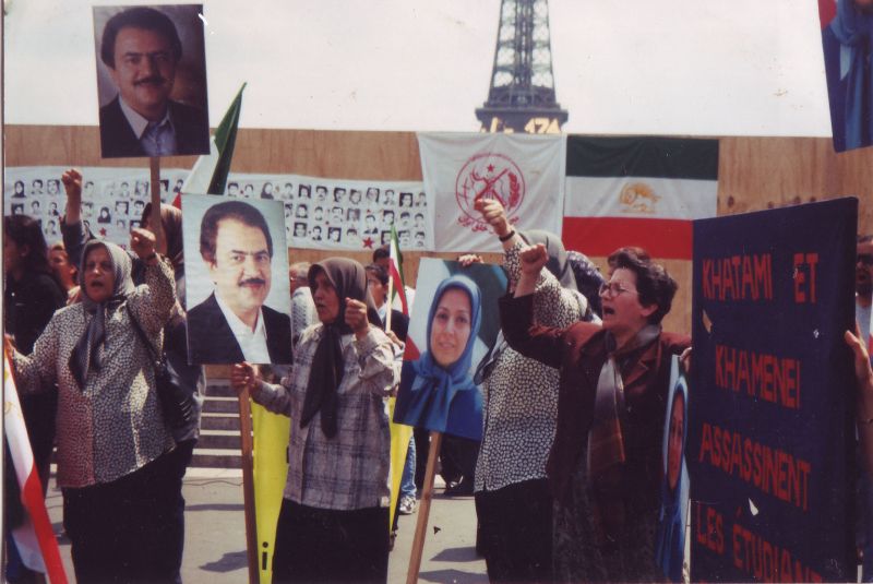 پرونده:تظاهرات در پاريس.jpg