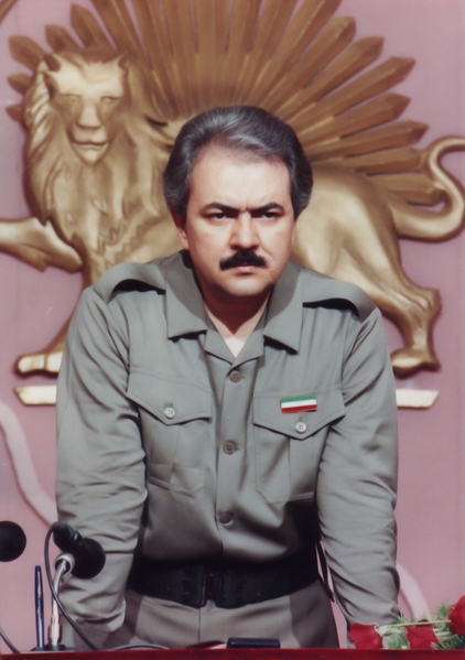 پرونده:مسعود رجوی ایستاده.jpg