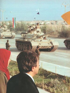 مسعود رجوی سان دیدن ارتش آزادی.JPG