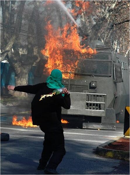 پرونده:مقابله با خودرو زره‌دار.JPG