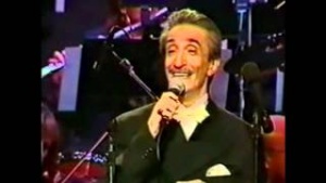 عماد رام در یکی از کنسرتهایش در مقاومت ایران