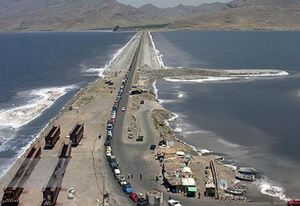 دریاچه ارومیه.جاده.JPG