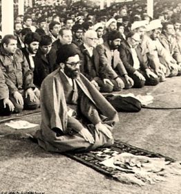 یدالله سحابی در نماز جمعه، پشت سر خامنه‌ای