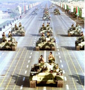 رژه تانک‌ های ارتش آزادی‌بخش.jpg