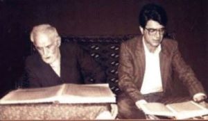 محمدرضا شجریان درحال تلاوت قرآن در کنار پدرش حاج مهدی شجریان