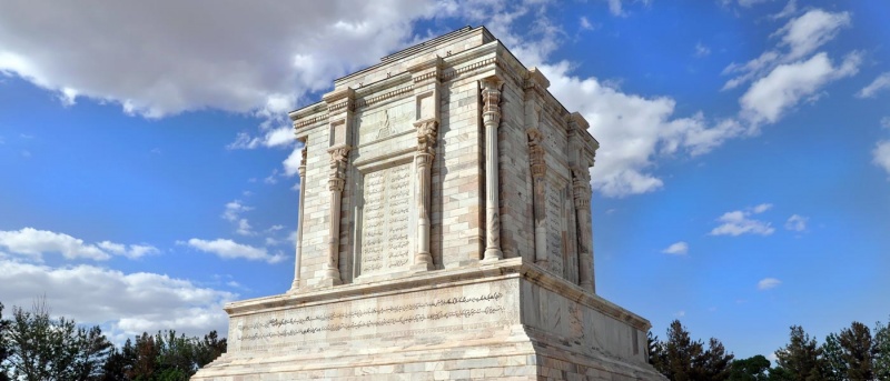 پرونده:آرامگاه فردوسی.jpg