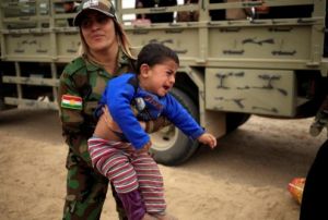 انتقال کودکان در جنگ‌ها یه مکان امن.jpg