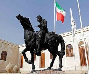 مجسمه دلواری.JPG