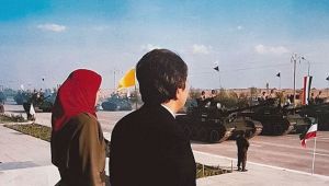 مسعود و مریم رجوی در رژه ارتش آرادیبخش ملی ایران.JPG