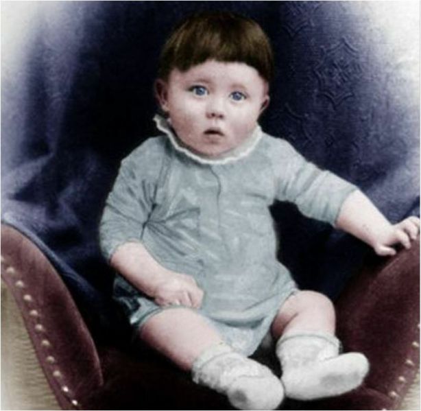 پرونده:هیتلر ۳.JPG