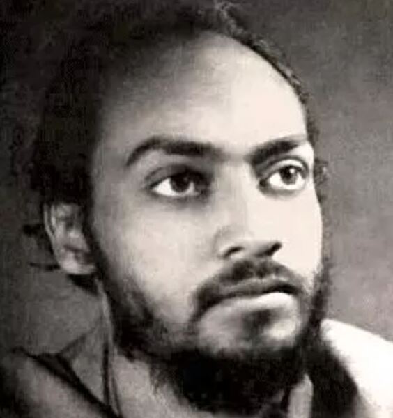 پرونده:جوانی اشو.JPG