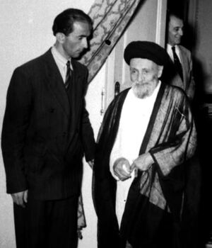 فضلالله زاهدی در کنار کاشانی، وزیر کشور بود.JPG