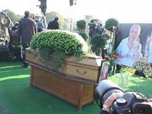 مراسم خاکسپاری مرضیه، حومه پاریس، 18 اکتبر 2010