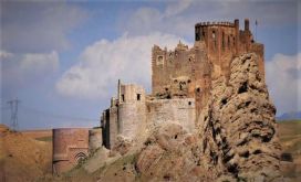 نمایی از قلعه الموت