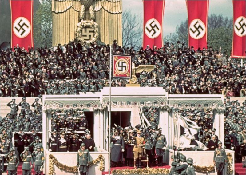 پرونده:هیتلر ۱۱.JPG