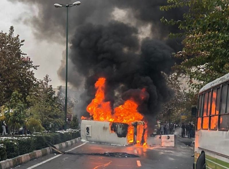 پرونده:تصویری از تظاهرات ۹۸.JPG