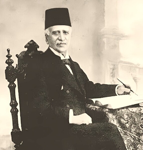 پرونده:میرزا ملکمخان؛3.jpg