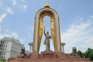 بنای یادبود امیر اسماعیل سامانی در شهر دوشنبه پایتخت تاجیکستان.jpg