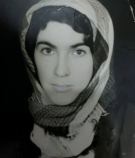 پرونده:جوان دایه کبری.jpg
