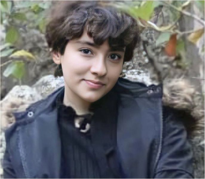 پرونده:نیکا ... جوانی.jpg