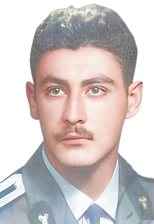 هوشنگ اعظمی در لباس نظامی