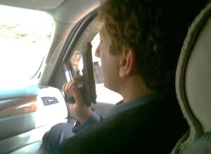 بابک زنجانی با کلت.JPG