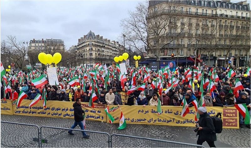 پرونده:تظاهرات پاریس بهمن ۱۴۰۱.JPG