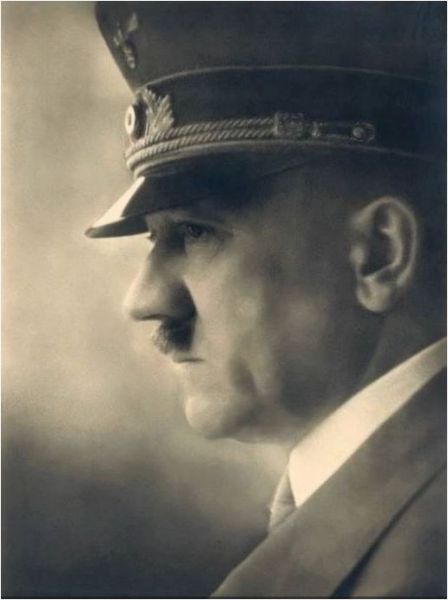 پرونده:هیتلر ۱.JPG