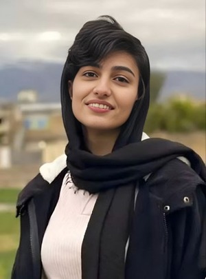 دنیا فرهادی؛2.jpg